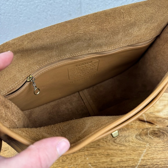 Coach Vintage City Bag | Butterscotch Glove-Tanned Crossbody - Picture 12 of 16